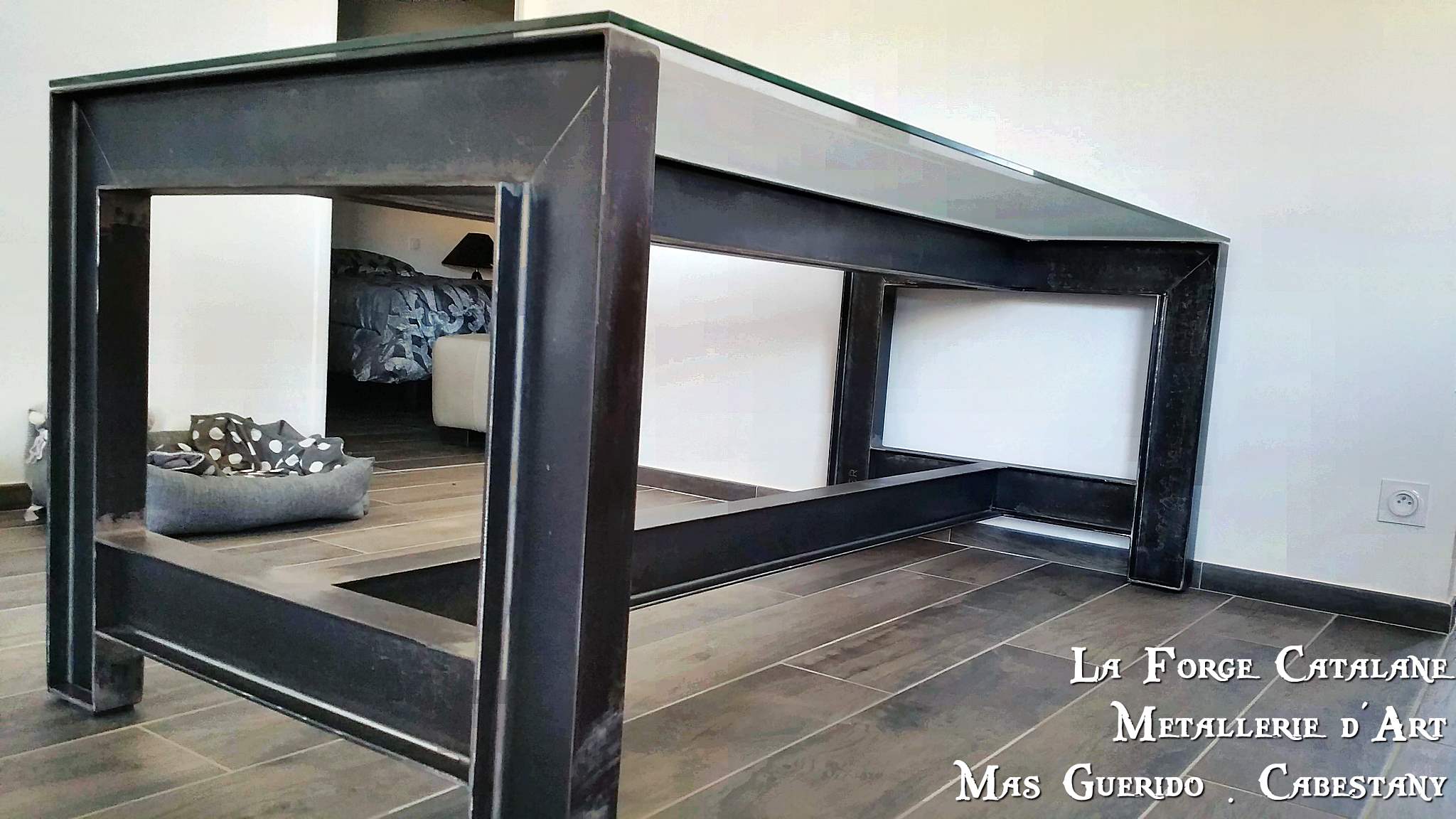 pietement de table industriel en ipn plateau verre Forge Catalane.jpg